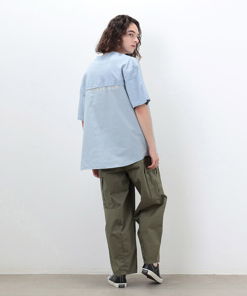 Purple&Yellow(パープルアンドイエロー)の「布帛切替 バックロゴプリント Tシャツ(Tシャツ/カットソー・メンズ・グレイッシュベージュ/グリーン/サックスブルー/ブラック/ホワイト・S/L/M)」の11枚目の写真