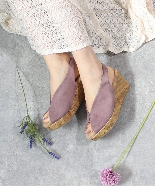 Piedi Nudi（ピエディヌーディ）の「美脚Vカットデザイン ウェッジソールサンダル（サンダル・レディース・グレイッシュベージュ/ラベンダー/キャメル/イエロー/ブラック/ネイビー/ダークベージュ/カーキ・S/M/L/LL）」の6枚目の写真