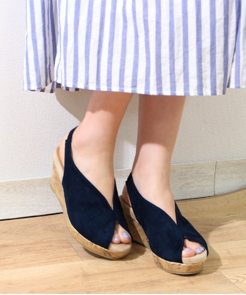 Piedi Nudi（ピエディヌーディ）の「美脚Vカットデザイン ウェッジソールサンダル（サンダル・レディース・グレイッシュベージュ/ラベンダー/キャメル/イエロー/ブラック/ネイビー/ダークベージュ/カーキ・S/M/L/LL）」の5枚目の写真