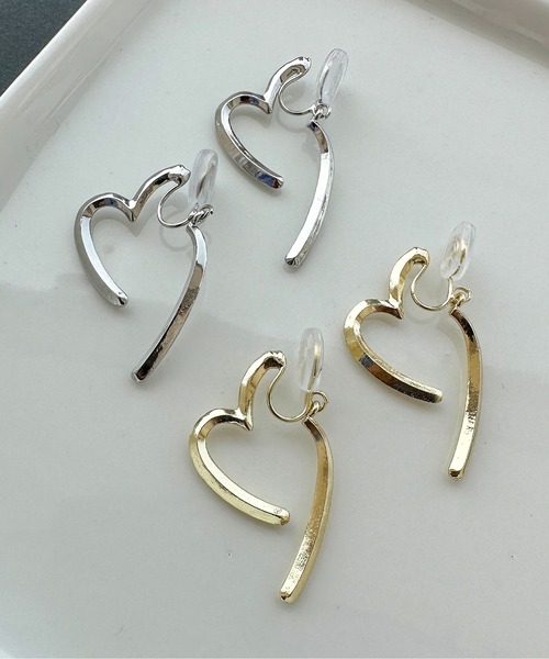 apres jour mignon(アプレジュールミニョン)の「【apresjour mignon×ARIAZ】ハートモチーフイヤリング(イヤリング・レディース・ゴールド/シルバー・ONESIZE)」の3枚目の写真