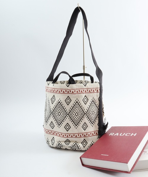 ROOTOTE(ルートート)の「ROOTOTE エスニックファブリック2WAYミニトートバッグ(トートバッグ・メンズ・ブラック系/グリーン系/ネイビー系/イエロー系/オレンジ系・FREE)」の2枚目の写真