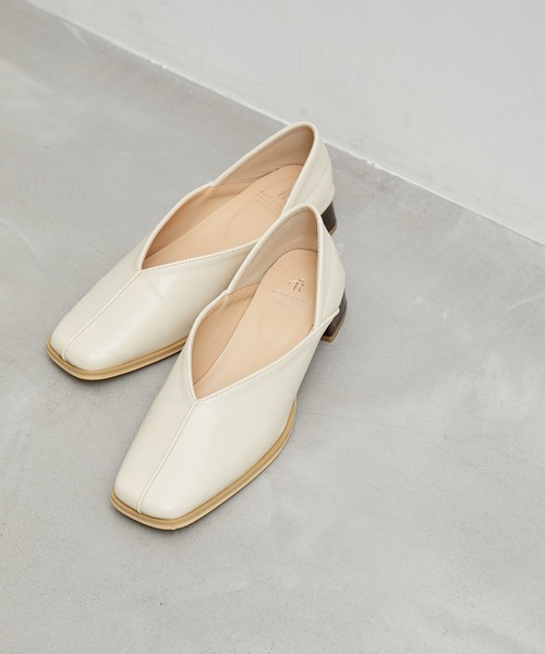 ROPE' PICNIC（ロペピクニック）の「スクエアトゥセンターシーム甲深バブーシュ（パンプス・レディース・ブラック系その他/ブラック/ネイビー/キナリ・23.0cm/23.5cm/24.0cm/24.5cm/25.0cm）」の2枚目の写真