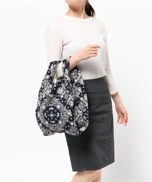 Ray BEAMS（レイビームス）の「MASTER&Co. / バンダナ トートバッグ（トートバッグ・レディース・レッド/ネイビー・ONE SIZE）」の3枚目の写真
