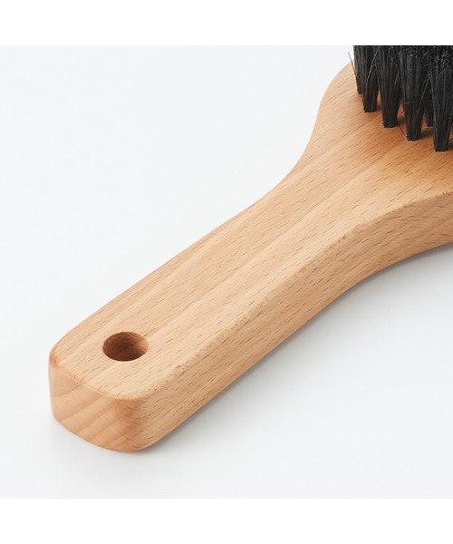 無印良品（ムジルシリョウヒン）の「ブナ材洋服ブラシ　豚毛・約幅６．５×長さ２４ｃｍ（ランドリーグッズ・メンズ・ナチュラル・FREE）」の6枚目の写真