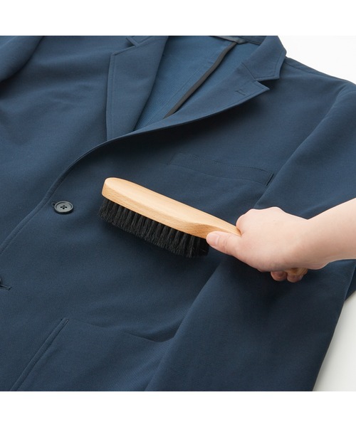 無印良品（ムジルシリョウヒン）の「ブナ材洋服ブラシ　豚毛・約幅６．５×長さ２４ｃｍ（ランドリーグッズ・メンズ・ナチュラル・FREE）」の8枚目の写真