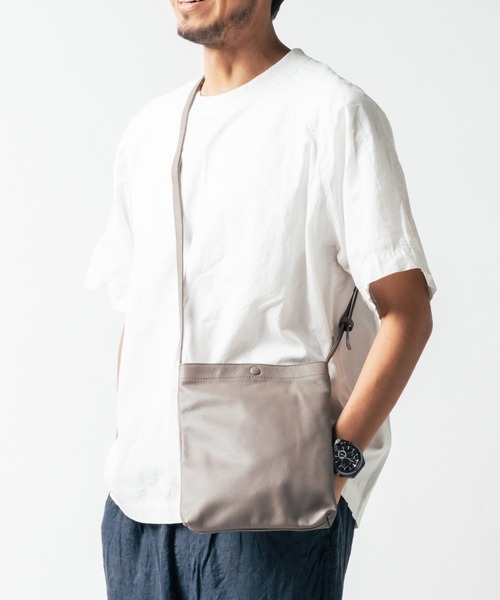 【セール】牛革 マグネットボタン付 薄マチ 縦型 サコッシュ ショルダーバッグ（ショルダーバッグ）｜MURA（ムラ）