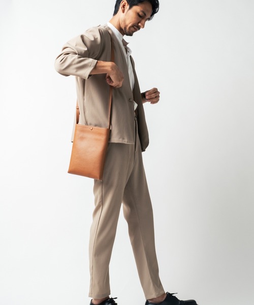 MURA(ムラ)の「牛革 マグネットボタン付 薄マチ 縦型 サコッシュ ショルダーバッグ(ショルダーバッグ・メンズ・ブラック/グリーン/キャメル/グレー/ネイビー・FREE)」の12枚目の写真