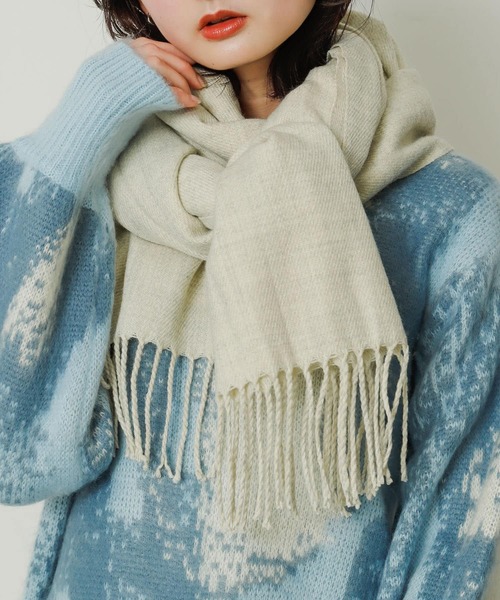 SENSE OF PLACE by URBAN RESEARCH（センスオブプレイスバイアーバンリサーチ）の「『ユニセックス』無地ストール（マフラー・レディース・オレンジ/ブラック/グリーン系その他/アイボリー/チャコールグレー/レッド/ダークブラウン/ライトベージュ/オートミール・ONE）」の5枚目の写真