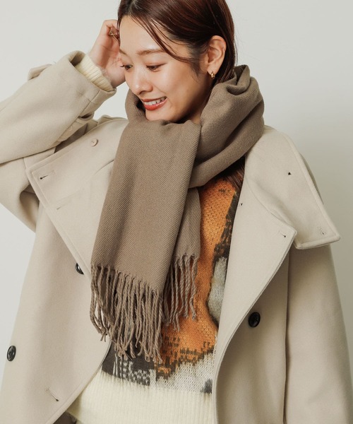 SENSE OF PLACE by URBAN RESEARCH（センスオブプレイスバイアーバンリサーチ）の「『ユニセックス』無地ストール（マフラー・レディース・オレンジ/ブラック/グリーン系その他/アイボリー/チャコールグレー/レッド/ダークブラウン/ライトベージュ/オートミール・ONE）」の6枚目の写真