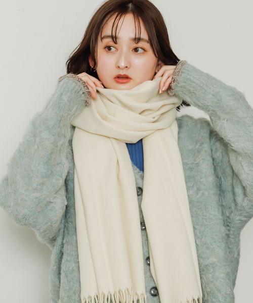 SENSE OF PLACE by URBAN RESEARCH（センスオブプレイスバイアーバンリサーチ）の「『ユニセックス』無地ストール（マフラー・レディース・オレンジ/ブラック/グリーン系その他/アイボリー/チャコールグレー/レッド/ダークブラウン/ライトベージュ/オートミール・ONE）」の11枚目の写真