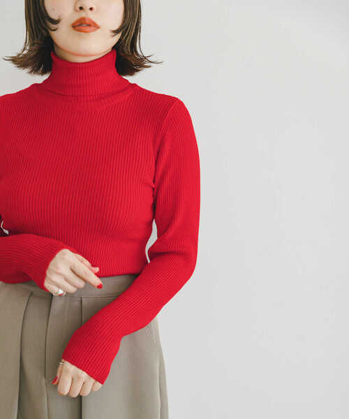 ITEMS URBANRESEARCH(アイテムズ アーバンリサーチ)の「『洗濯可』モチモチタートルネックニット(ニット/セーター・レディース・ブラック/レッド/オレンジ/アイボリー・FREE)」の3枚目の写真