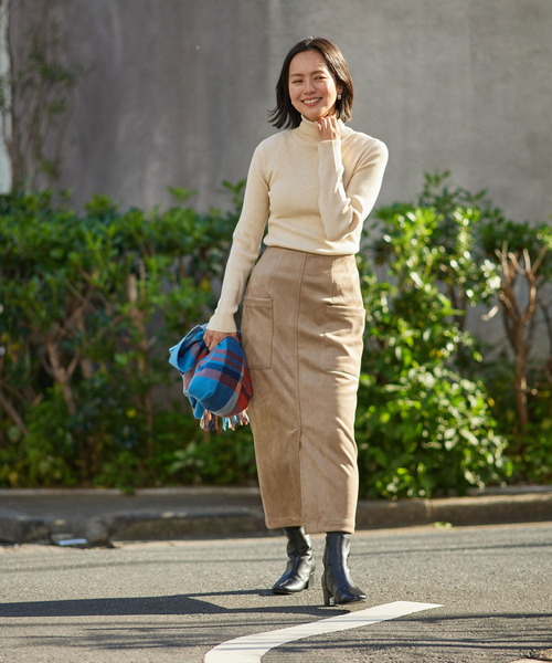 ITEMS URBANRESEARCH(アイテムズ アーバンリサーチ)の「『洗濯可』モチモチタートルネックニット(ニット/セーター・レディース・ブラック/レッド/オレンジ/アイボリー・FREE)」の7枚目の写真