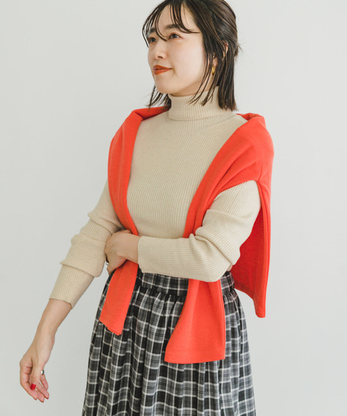 ITEMS URBANRESEARCH(アイテムズ アーバンリサーチ)の「『洗濯可』モチモチタートルネックニット(ニット/セーター・レディース・ブラック/レッド/オレンジ/アイボリー・FREE)」の10枚目の写真