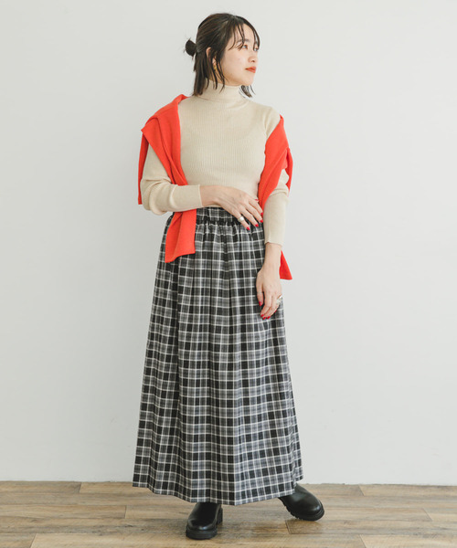 ITEMS URBANRESEARCH(アイテムズ アーバンリサーチ)の「『洗濯可』モチモチタートルネックニット(ニット/セーター・レディース・ブラック/レッド/オレンジ/アイボリー・FREE)」の12枚目の写真