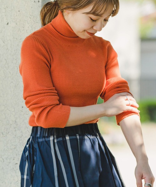 ITEMS URBANRESEARCH(アイテムズ アーバンリサーチ)の「『洗濯可』モチモチタートルネックニット(ニット/セーター・レディース・ブラック/レッド/オレンジ/アイボリー・FREE)」の14枚目の写真