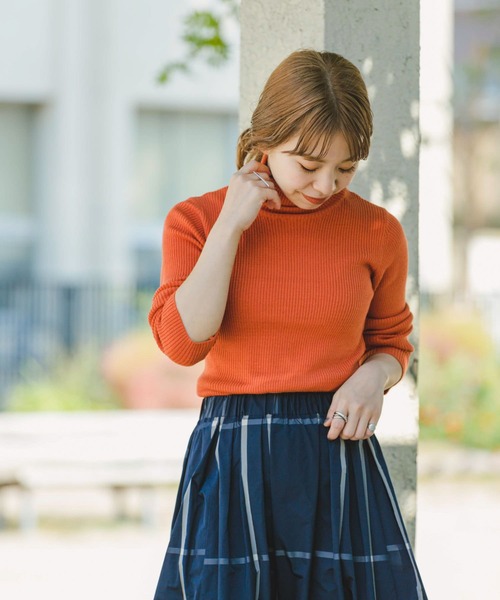 ITEMS URBANRESEARCH(アイテムズ アーバンリサーチ)の「『洗濯可』モチモチタートルネックニット(ニット/セーター・レディース・ブラック/レッド/オレンジ/アイボリー・FREE)」の15枚目の写真