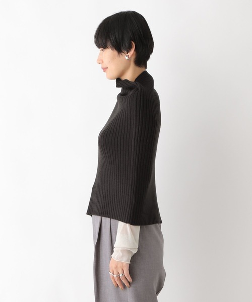 LEPSIM（レプシィム）の「7ゲージケープニットプルオーバー　961213（ニット/セーター・レディース・ブラウン/ブラック・FREE）」の3枚目の写真