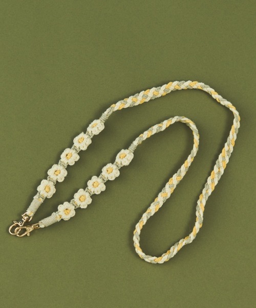 MERLOT（メルロー）の「ニットフラワースマホショルダー（スマホグッズ・レディース・ブラウン/レッド/ナチュラル・FREE）」の3枚目の写真