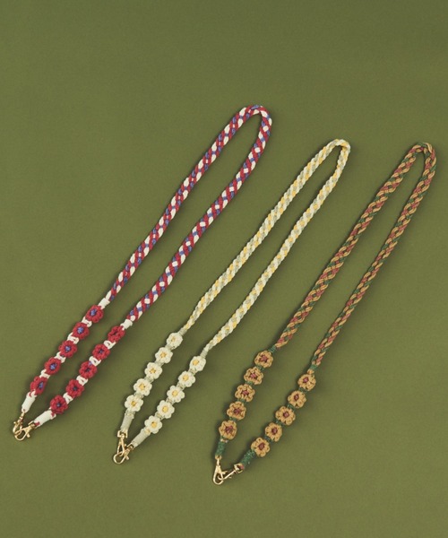 MERLOT（メルロー）の「ニットフラワースマホショルダー（スマホグッズ・レディース・ブラウン/レッド/ナチュラル・FREE）」の4枚目の写真