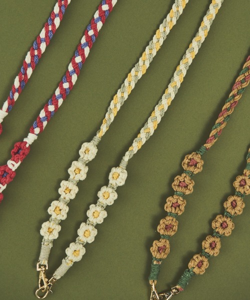 MERLOT（メルロー）の「ニットフラワースマホショルダー（スマホグッズ・レディース・ブラウン/レッド/ナチュラル・FREE）」の8枚目の写真