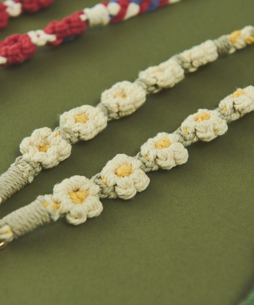 MERLOT（メルロー）の「ニットフラワースマホショルダー（スマホグッズ・レディース・ブラウン/レッド/ナチュラル・FREE）」の7枚目の写真