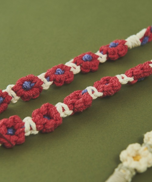 MERLOT（メルロー）の「ニットフラワースマホショルダー（スマホグッズ・レディース・ブラウン/レッド/ナチュラル・FREE）」の5枚目の写真