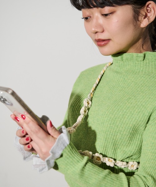 MERLOT（メルロー）の「ニットフラワースマホショルダー（スマホグッズ・レディース・ブラウン/レッド/ナチュラル・FREE）」の14枚目の写真