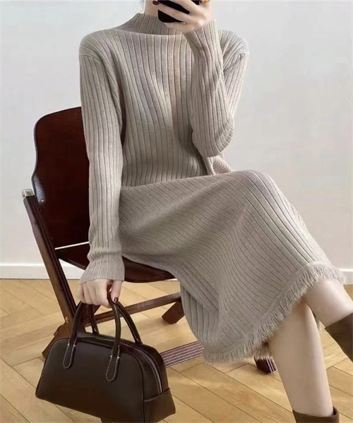 FREE STYLISTS(フリー スタイリスト)の「裾フリンジハイネックリブニットワンピース(ワンピース・レディース・モカ/ベージュ/ブラック/ピンク系その他・FREE)」の3枚目の写真