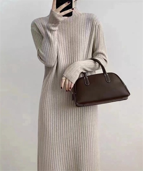 FREE STYLISTS(フリー スタイリスト)の「裾フリンジハイネックリブニットワンピース(ワンピース・レディース・モカ/ベージュ/ブラック/ピンク系その他・FREE)」の11枚目の写真