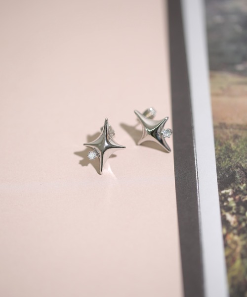 HALEY PESCA（ヘーリーペスカ）の「HALEY PESCA/ビジュー付き　Y2K星モチーフピアス（ピアス（両耳用）・レディース・ゴールド/シルバー・FREE）」の5枚目の写真