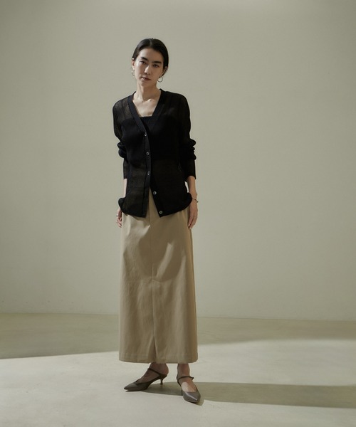 SALON adam et rope'（サロン アダム エ ロペ）の「シアープリーツVネックカーディガン【洗える】（カーディガン/ボレロ・レディース・ホワイト/ラベンダー/ブラック・FREE）」の5枚目の写真