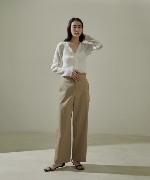 SALON adam et rope'（サロン アダム エ ロペ）の「シアープリーツVネックカーディガン【洗える】（カーディガン/ボレロ・レディース・ホワイト/ラベンダー/ブラック・FREE）」の11枚目の写真