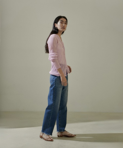 SALON adam et rope'（サロン アダム エ ロペ）の「シアープリーツVネックカーディガン【洗える】（カーディガン/ボレロ・レディース・ホワイト/ラベンダー/ブラック・FREE）」の15枚目の写真