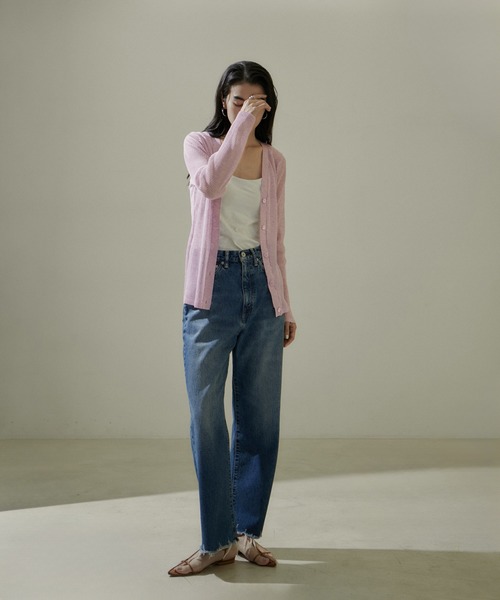 SALON adam et rope'（サロン アダム エ ロペ）の「シアープリーツVネックカーディガン【洗える】（カーディガン/ボレロ・レディース・ホワイト/ラベンダー/ブラック・FREE）」の16枚目の写真