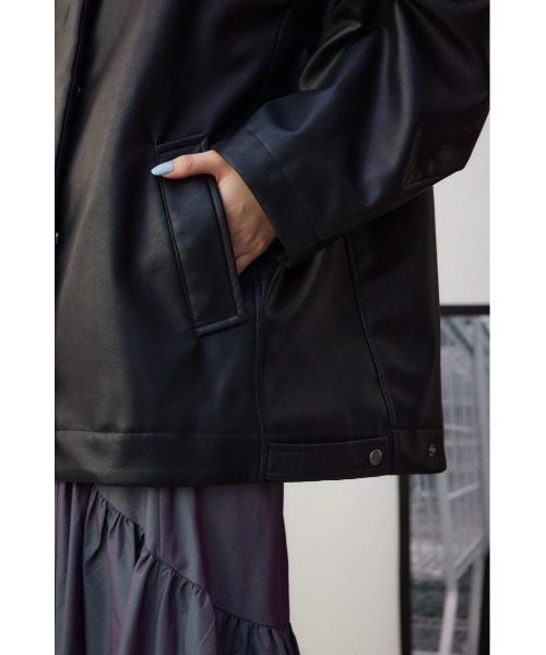 AZUL by moussy(アズールバイマウジー)の「フェイクレザーミドルコート(ブルゾン・レディース・ベージュ/ブラック・FREE)」の15枚目の写真
