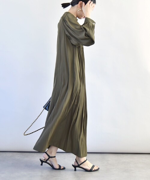 quaranciel(カランシエル)の「quaranciel:〈洗濯機可能〉コード ギャザー ロング ワンピース(ワンピース・レディース・ネイビー/カーキ・ONE SIZE)」の4枚目の写真