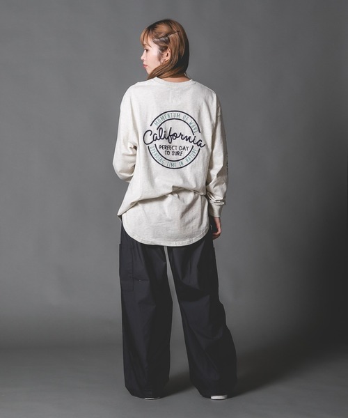 JEANS MATE(ジーンズメイト)の「【UNDERWRAPS/アンダーラップス】 バック刺繍ロンT(Tシャツ/カットソー・レディース・ホワイト/アイボリー/ブラック・MEDIUM/LARGE)」の4枚目の写真