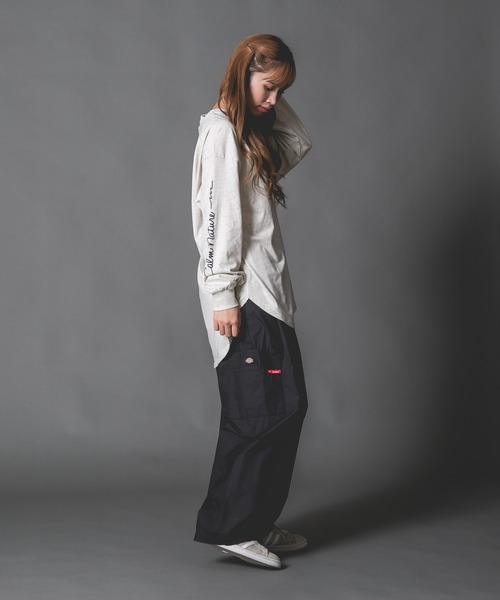 JEANS MATE(ジーンズメイト)の「【UNDERWRAPS/アンダーラップス】 バック刺繍ロンT(Tシャツ/カットソー・レディース・ホワイト/アイボリー/ブラック・MEDIUM/LARGE)」の5枚目の写真