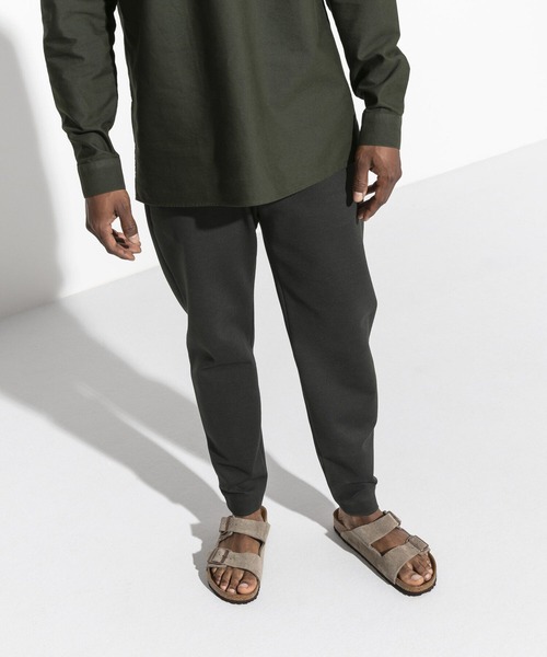 BIRKENSTOCK(ビルケンシュトック)の「【公式】ビルケンシュトック Arizona/アリゾナ スエードレザー(サンダル・レディース・グレー/モカ/キャメル・28.5cm【レギュラー幅】/29cm【レギュラー幅】/30cm【レギュラー幅】/25cm【レギュラー幅】/26cm【レギュラー幅】/26.5cm【レギュラー幅】/27cm【レギュラー幅】/28cm【レギュラー幅】/24.5cm【ナロー幅】/24cm【ナロー幅】/23cm【ナロー幅】/22.5cm【ナロー幅】/26.5cm【ナロー幅】/26cm【ナロー幅】/25cm【ナロー幅】/28.5cm【ナロー幅】/27cm【ナロー幅】/22.5cm【レギュラー幅】)」の6枚目の写真