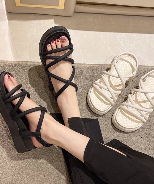 IRADOWL（アイラドール）の「クロスレースアップオープントゥ厚底サンダル（サンダル・レディース・ホワイト/ブラック・38/39/36/37/35）」の3枚目の写真