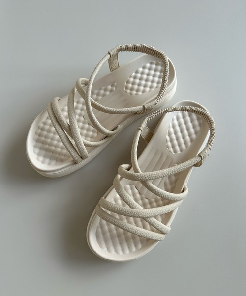 IRADOWL（アイラドール）の「クロスレースアップオープントゥ厚底サンダル（サンダル・レディース・ホワイト/ブラック・38/39/36/37/35）」の17枚目の写真