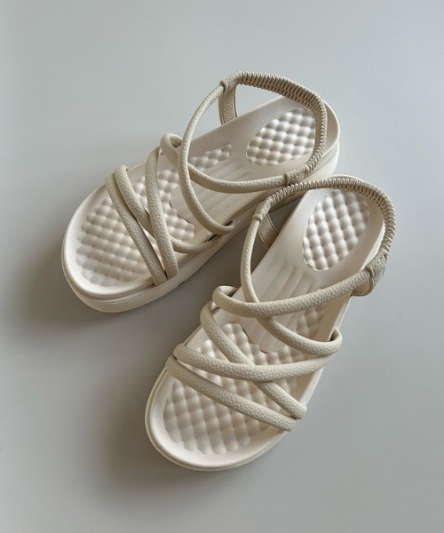 IRADOWL（アイラドール）の「クロスレースアップオープントゥ厚底サンダル（サンダル・レディース・ホワイト/ブラック・38/39/36/37/35）」の18枚目の写真