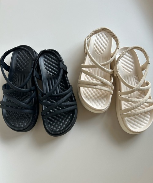 IRADOWL（アイラドール）の「クロスレースアップオープントゥ厚底サンダル（サンダル・レディース・ホワイト/ブラック・38/39/36/37/35）」の22枚目の写真