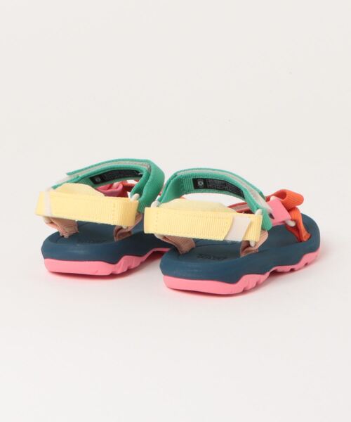 Teva(テバ)の「Teva テバ TODDLER HURRICANE XLT 2 キッズスポーツサンダル アウトドア(トドラーハリケーンXLT2) 1019390T(サンダル・キッズ・ブラック×イエロー/ブラック×ブルー/ブラック系その他・14.0cm/15.0cm/16.0cm/17.0cm/13.0cm)」の4枚目の写真