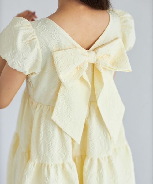 tocco closet(トッコ クローゼット)の「【ZOZO限定カラー】フラワーエンボスバックビッグリボンワンピース(ワンピース・レディース・ライトイエロー/ブラック/オフホワイト・M)」の11枚目の写真