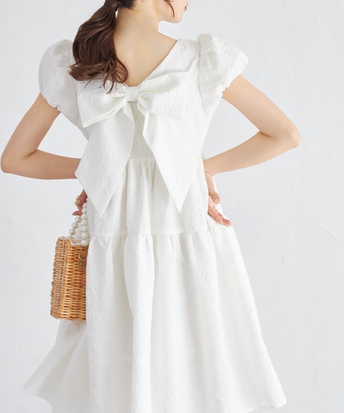 tocco closet(トッコ クローゼット)の「【ZOZO限定カラー】フラワーエンボスバックビッグリボンワンピース(ワンピース・レディース・ライトイエロー/ブラック/オフホワイト・M)」の17枚目の写真