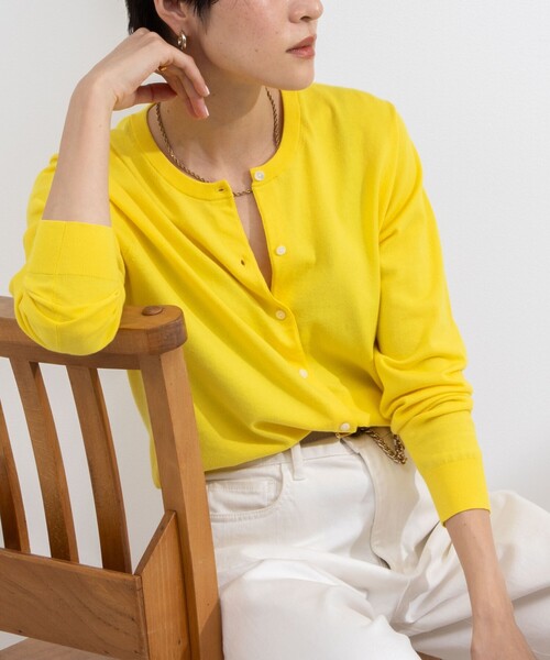 Rie Miller（リエミラー）の「《アンサンブル対応》《手洗い可能》GIZA COTTONベーシッククルーネックカーディガン（カーディガン/ボレロ・レディース・イエロー/ライトグレー/ブラック系その他/ブラック・38）」の4枚目の写真
