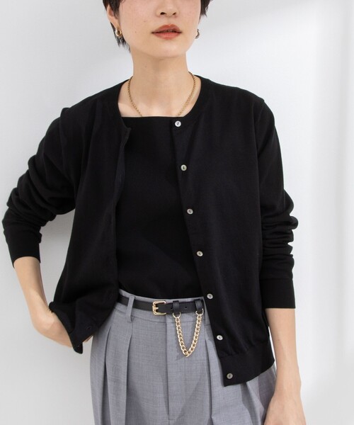 Rie Miller（リエミラー）の「《アンサンブル対応》《手洗い可能》GIZA COTTONベーシッククルーネックカーディガン（カーディガン/ボレロ・レディース・イエロー/ライトグレー/ブラック系その他/ブラック・38）」の2枚目の写真