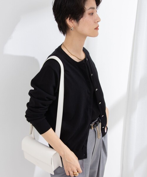 Rie Miller（リエミラー）の「《アンサンブル対応》《手洗い可能》GIZA COTTONベーシッククルーネックカーディガン（カーディガン/ボレロ・レディース・イエロー/ライトグレー/ブラック系その他/ブラック・38）」の21枚目の写真