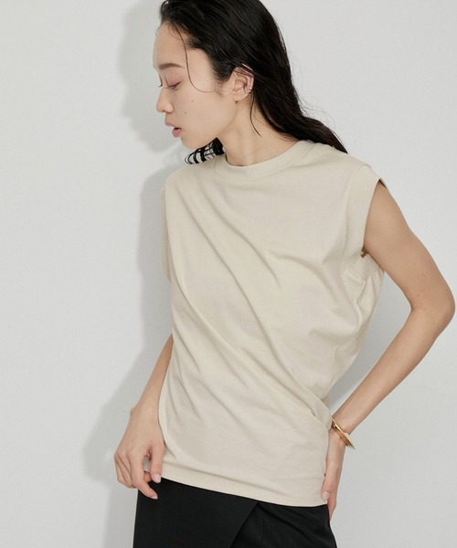 ADAM ET ROPE'（アダムエロペ）の「【サステナブル・洗える】ノースリーブTEE（タンクトップ・レディース・ブラック/ホワイト/ベージュ系その他・FREE）」の3枚目の写真
